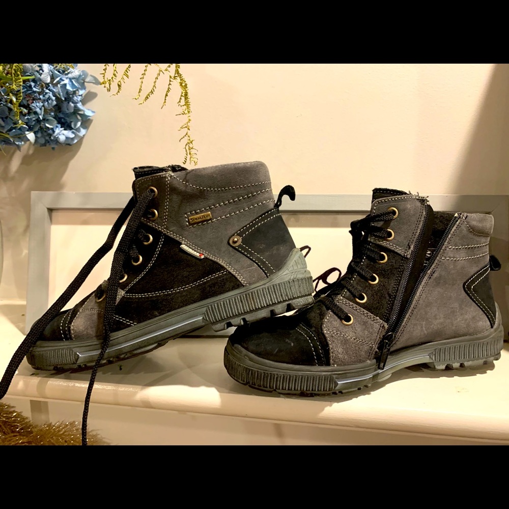 Boys shoes